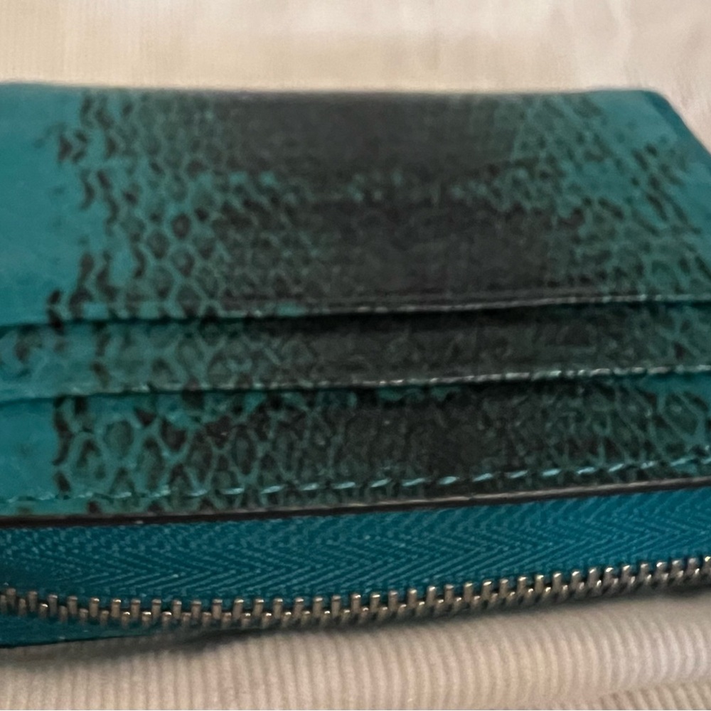 Michael Kors Jet Set Turquoise Small Snake Embossed Leather Wallet NWOT - Picture 3 of 5